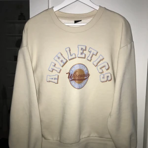 Ginatrico - Sweatshirt med fint tryck! 