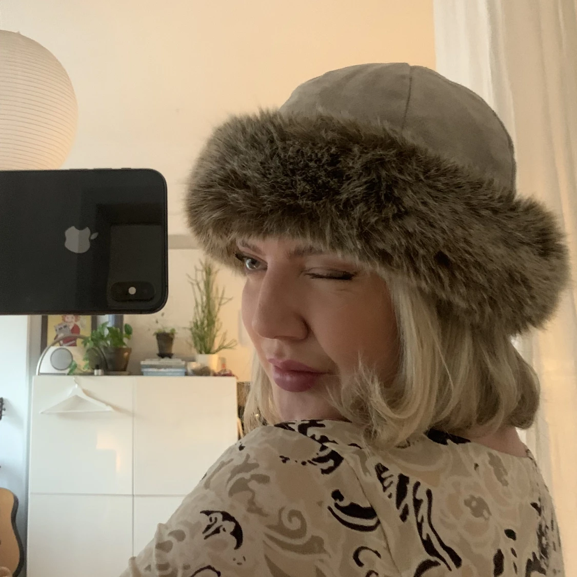 Mössa pälsimitation - 90