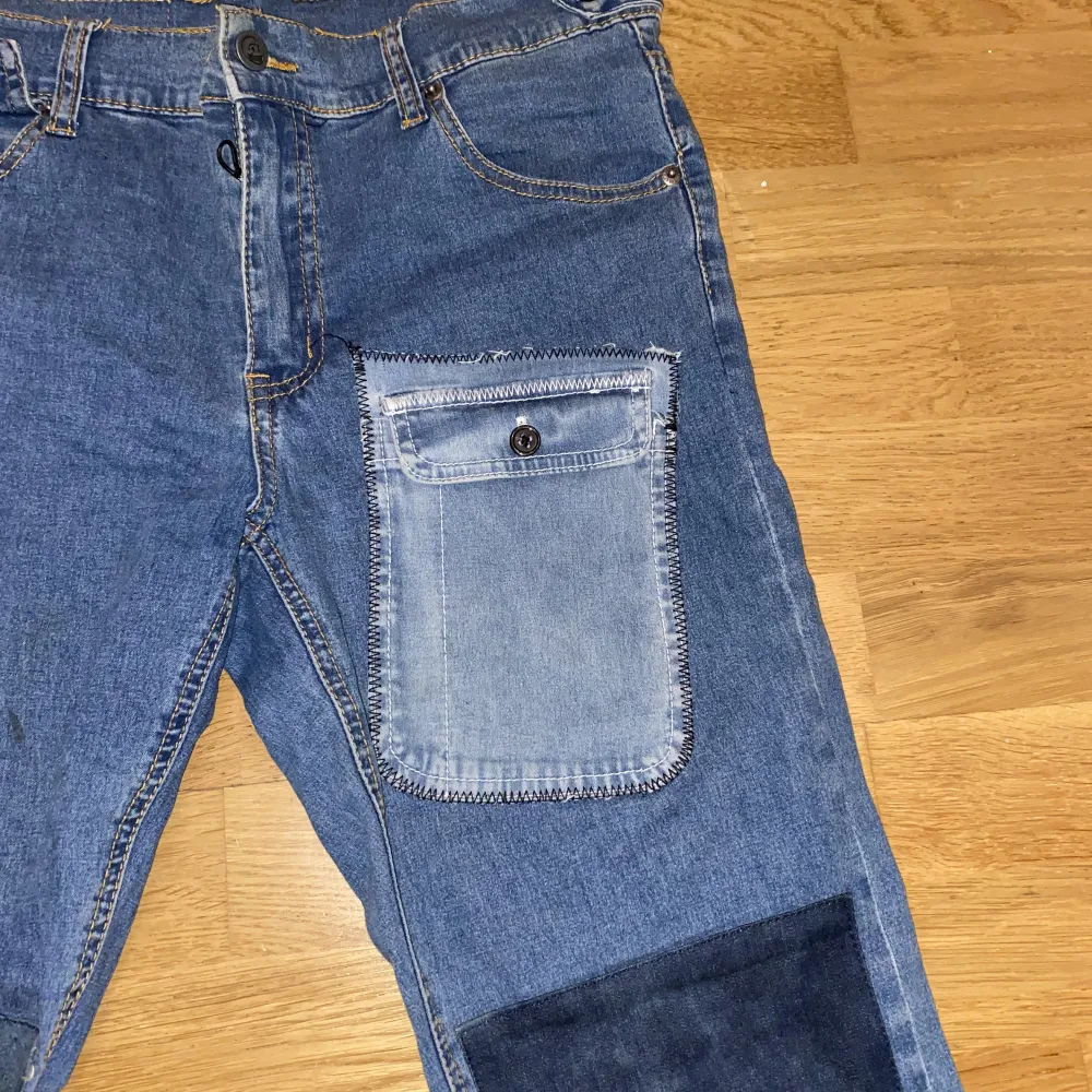 Häftiga jeans från cheapmonday! Dem är köpta från sellpy, men var tyvärr för små för mig. Ganska strechigt material.. Jeans & Byxor.
