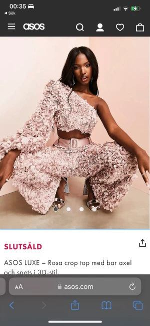 Super fint set  - Ett set jag köpte men som inte har kommit till användning, det är super fint och väldigt unikt. Prislapparna finns fortfarande kvar på, nypris 1500kr . Säljer både toppen och byxorna. 