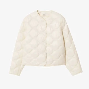 Mango jacka - Säljer denna populära jacka från mango💕 endast använd typ två gånger därför säljer jag💕 köpte för 599kr 