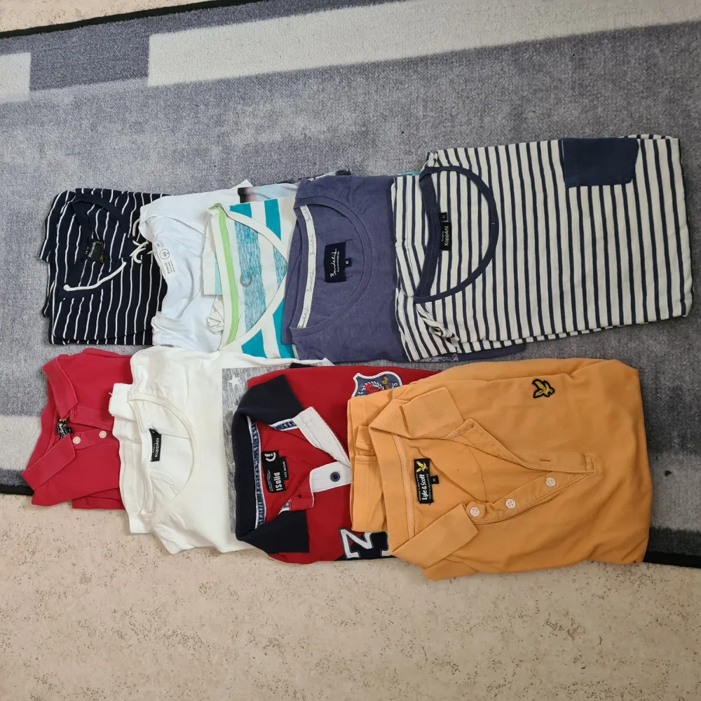 Säljer klädpaket 15 plagg St S-M . Långärm, pikéskjortor, t-shirt. Plagen är beg , men i bra skick . Märke b.l.a Bondelid,  lyle&Scott . Övrigt.