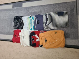 Klädpaket kille st S-M - Säljer klädpaket 15 plagg St S-M . Långärm, pikéskjortor, t-shirt. Plagen är beg , men i bra skick . Märke b.l.a Bondelid,  lyle&Scott 