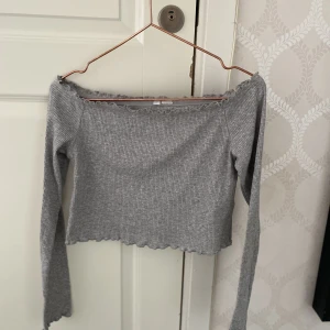 Off Shoulder Topp - Super fin off shoulder tröja, Storlek S. Fint skick ✨