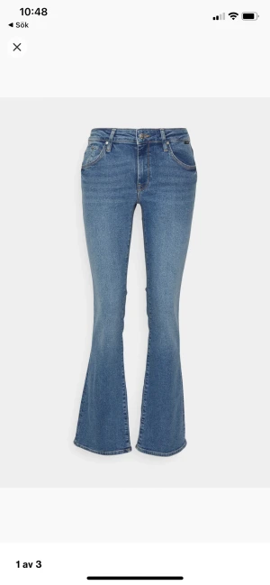 Mavi mid Rise jeans - Bella mid Rise jesns, bootcut. Superbra sick, använt max 3 gånger. Stl 27/32, passar mig som vanligtvis har stl 36💕💕