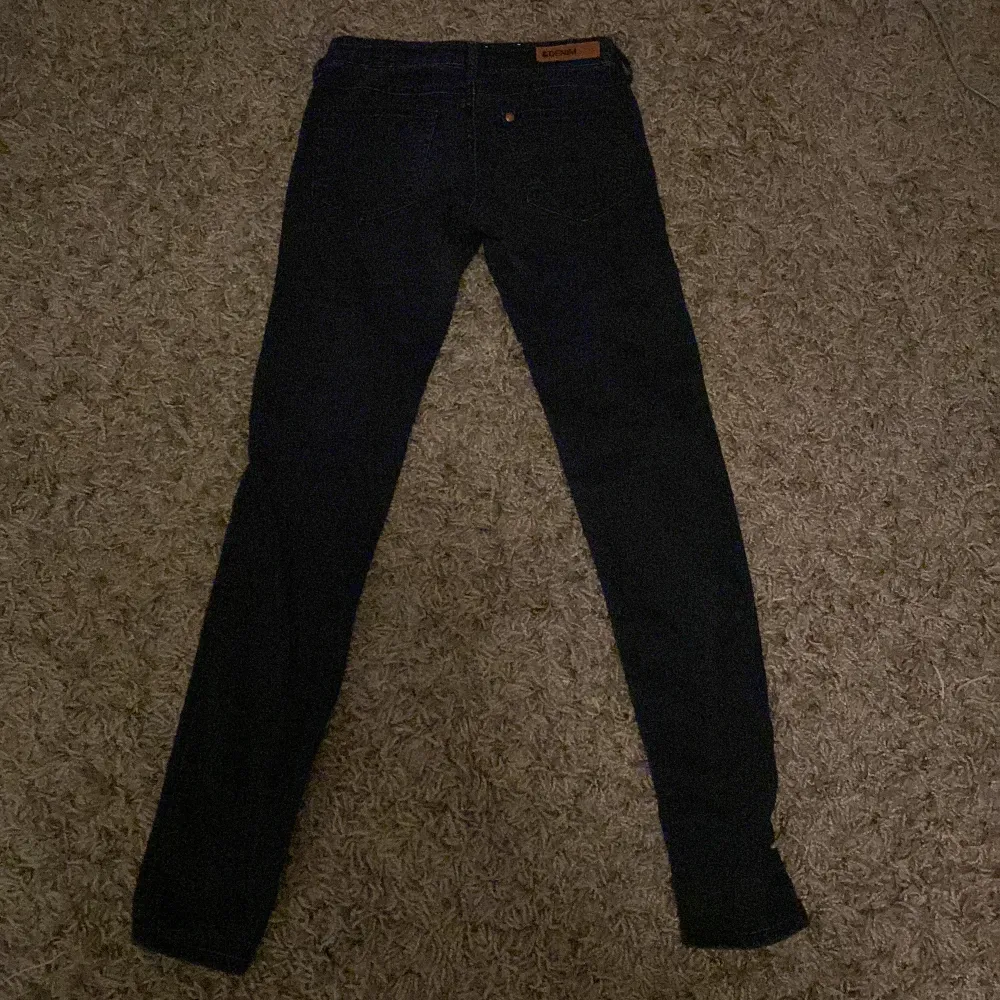 Storlek 160 (12-13 år). Jeans & Byxor.