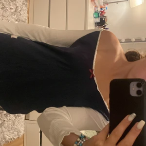 Odd Molly långärmad  - Säljer min super snygga tröja från odd Molly, passar verkligen till allt! Säljer då jag behöver rensa min garderob❤️ hör av er om ni vill köpa! 🥰 passar mig som har S! 