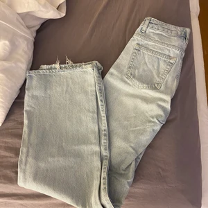 Jeans - Säljer mina ljusblå jeans som jag köpt från lager 157. Dom är super finna och älskar verkligen passformen på dom. Säljer för att dom är för små då jag inte kan använda dom längre. Super snygga och passar det allt. Köparen betalar för frakten 💕