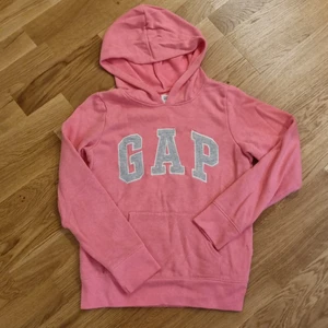 Tjocktröja  - Rosa tjovktröja med luva  Storlek: kids 12år/ 156cm 