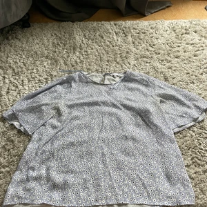 Blå blus  - Använd fåtal gånger