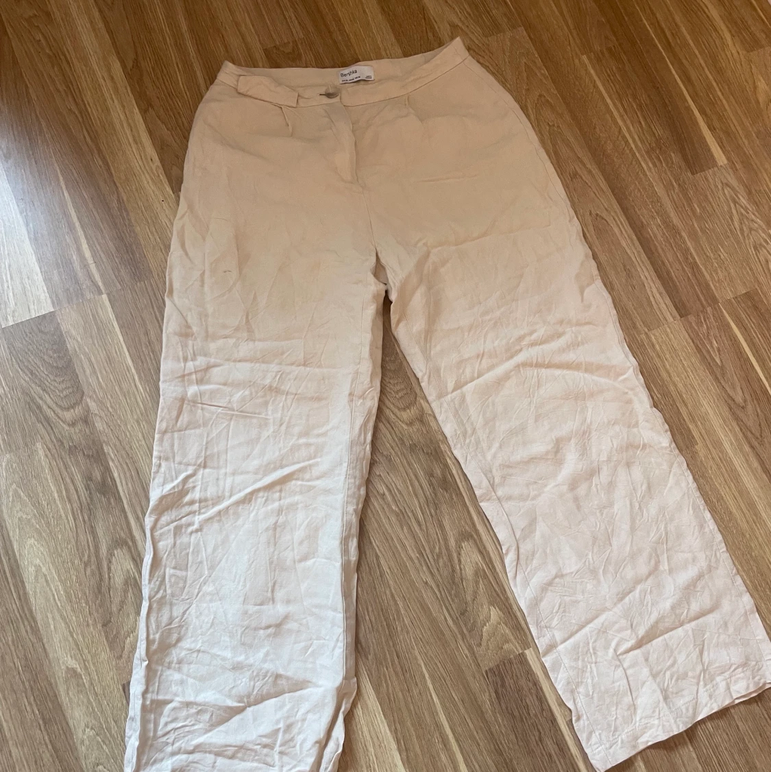 Linnebyxor bershka, storlek 38