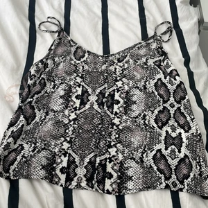 mönstrat linne - en jätte fin mönstrat topp köpt från New Yorker. Jätte gott skick i storlek M