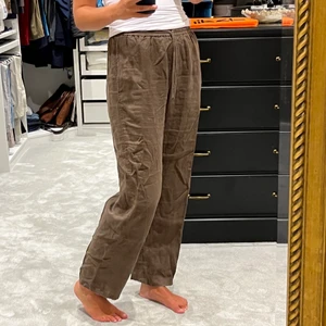 Linnebyxor - Supersköna linnebyxor från Arket som tyvärr är lite för korta på mig. 