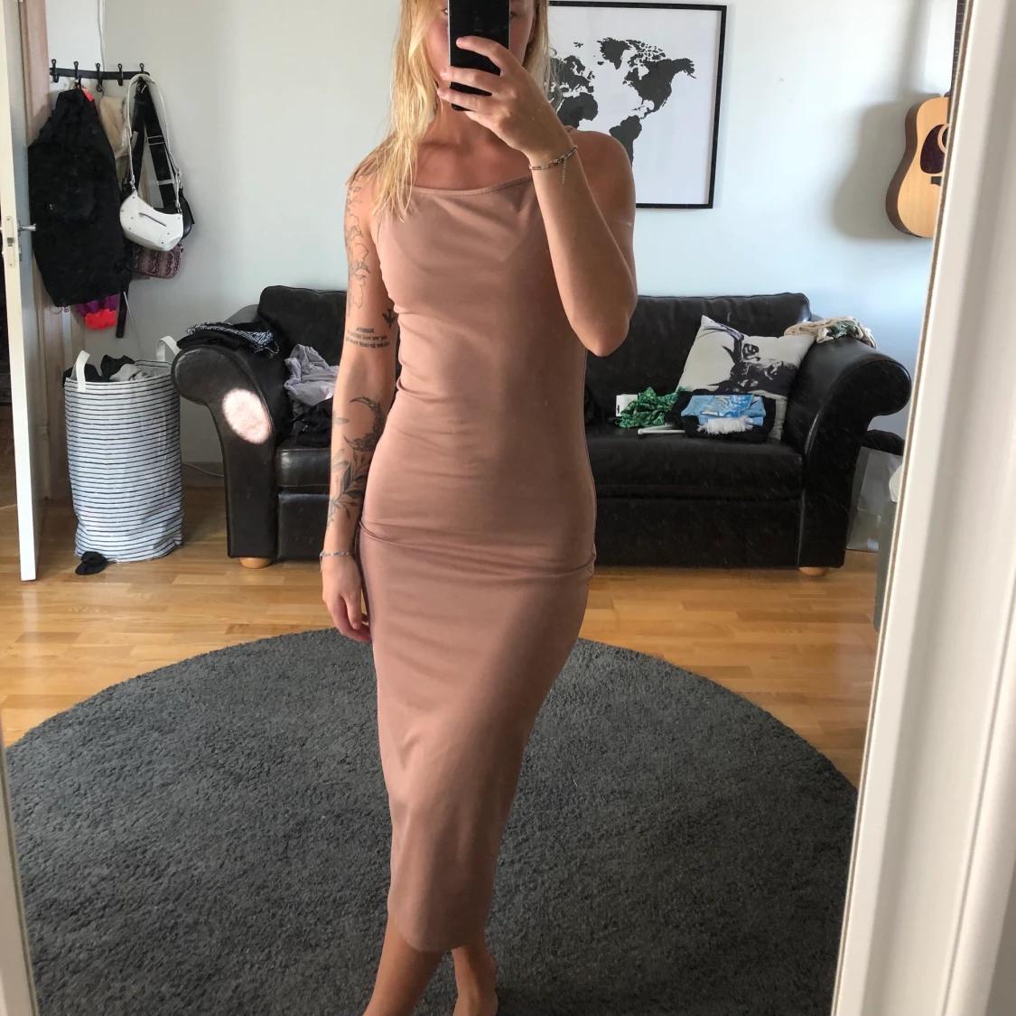 Beige klänning NA-KD