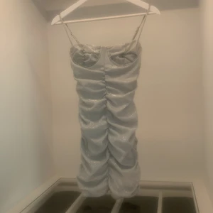 Klänning från white fox  - Oanvänd klänning från white fox i storlek xs 