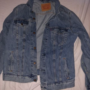 Levis jeans jacka  - Blå Levis jeans jacka 