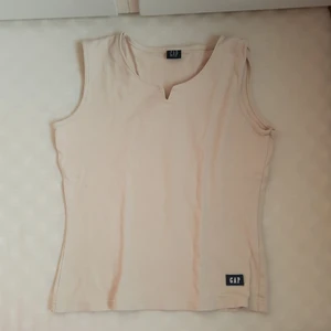 Beiget linne i st S - Beiget linne i st S. Tjockt och ej stretchigt meterial. Ett basic plagg