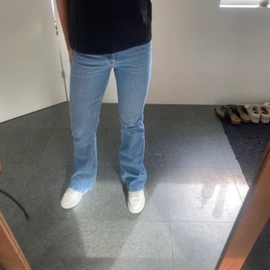 Zara jeans  - Jättefina zara jeans, bootcut midrise. Storlek 36