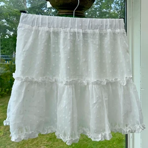 Fin kjol  - Fin oanvänd vit kjol!