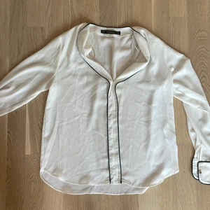 BLUS ZARA - ZARA BLUS. NÄSTAN OANVÄND. 