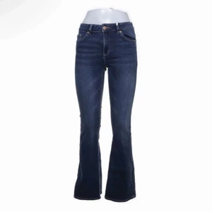 Bootcut Jeans från Lindex  - Dom är i storlek XS och i väldigt bra skick💖