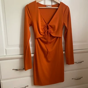 ORANGE Cocktailklänning  - Anv en gång.