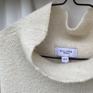 Stickad teöja - Stickad tröja från Bik Bok. Hög hals och otroligt skön. 