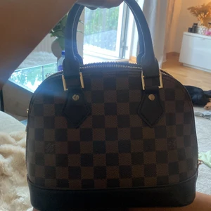 Louis Vuitton Alma bb - Jag säljer min Louis Vuitton Alma bb