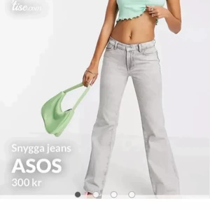 Lågmidjade jeans -  Storlek är 30/32, jeans är i perfekt skick möts upp i Stockholm 