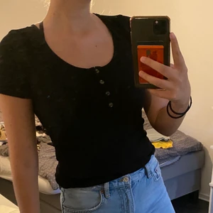 Svart topp - Bra skick. Superskön!🫶🏼