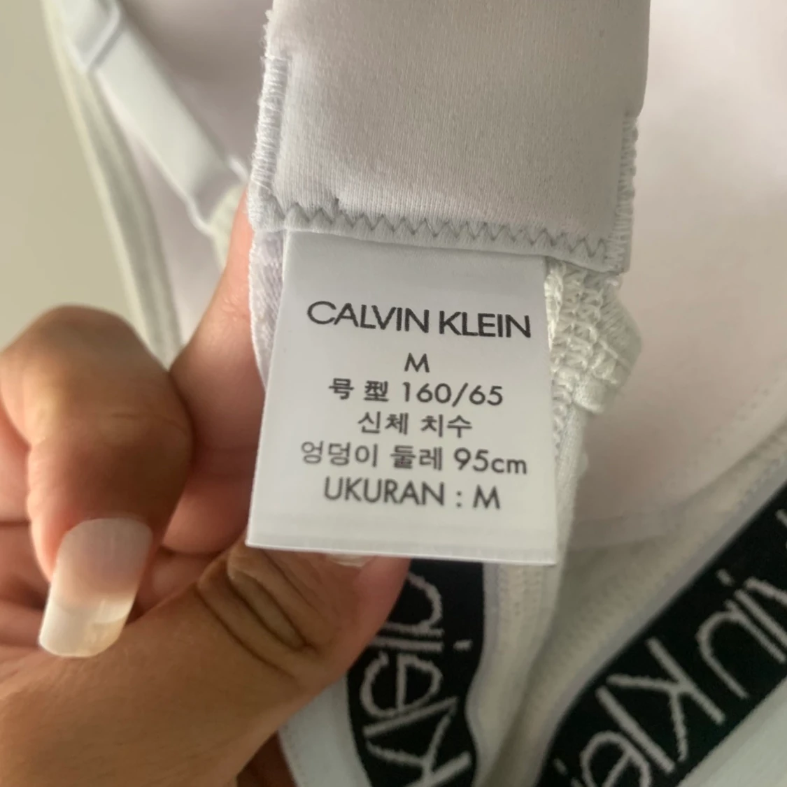 Calvin Klein  - 90