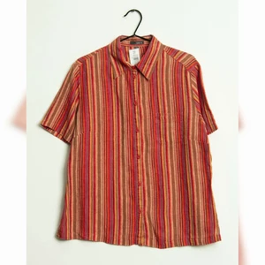 Skjorta  - Skitsnygg skjorta men har flera liknande och behöver plats. Möts i Stockholm eller skickar mot fraktkostnad 💓