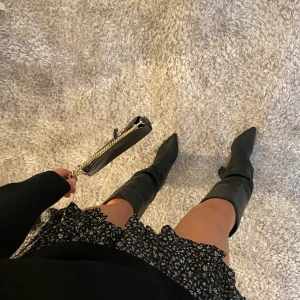 kjol - säljer den perfekta kjolen nu till hösten!💕💕 