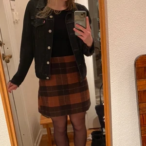 Rutig kjol🥰 - Säljer denna coola kjol för den inte riktig kommer till användning. Skicket är som ny!! 