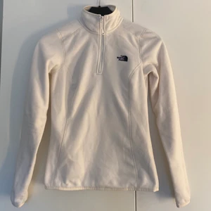 Tröja från The north face - Jag säljer denna superfina tröja från the north face då den inte kommit till användning. Helt ny, endast använd en gång då storleken är för liten för mig.