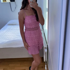 Shein  - Detta är en jättefin klänning jag köpte från Shein, den funkar till ganska många tillfällen och den är ganska feminine av sig.