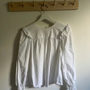 Blus  - En vit söt blus ifrån H&M