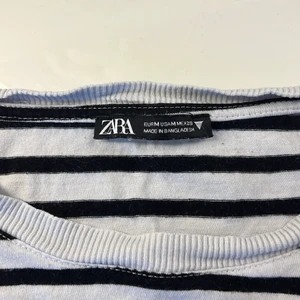 Randig zara t-shirt - Jag säljer nu min jätte fina t-shirt då de längre inte är min stil och kommer ej till användning längre💗 Köparen står för frakten.