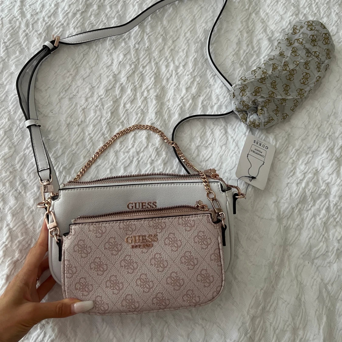 Guess mika crossbody pouch vit rosa väska ny  - 91