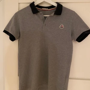 Moncler pike  - Hej nu säljer jag min moncler pike för den inte används är inte använd mycket så det finns inga tydliga defekter. Pris kan diskuteras.