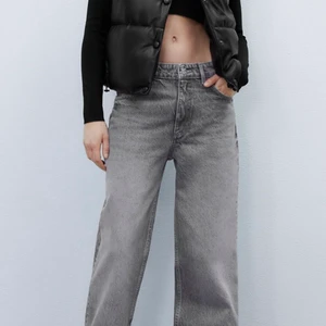 Skinnväst - En helt oanvänd skinnväst med prislappen kvar, super fin nu till hösten speciellt med en stickad tröja under🤩 tveka inte att höra av er vid frågor💗