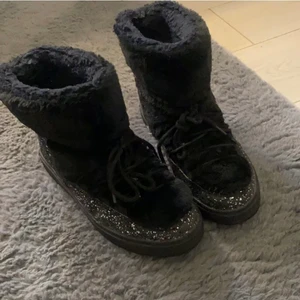 Vinterskor  - Sötaste skorna nu till vintern/hösten ! Storlek 39. Köpta för 1400. Säljs för 690. (Jag står ej för frakt). 💘