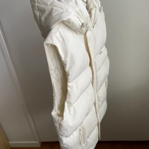 Väst - Hej, säljer en skit skygg och fräch väst som är från Zara. Det är en Herr väst. Den har inga skador osv.