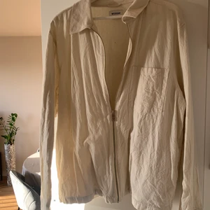 Weekday overshirt - Linne weekday overshirt, sparsamt använd!  Storlek L Skick, använd i bra skick