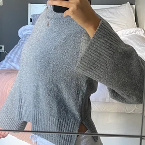 Stickad tröja - Grå stickad tröja köpt förra året på pull and bear