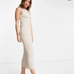 Klänning - Beige klänning helt ny & oanvänd, köpt i fel stl. 