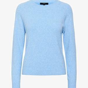 En stickad blå tröja från vero moda alldrig anndvänd så helt ny i super skick 💕💕 köppt för 259