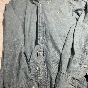 Ralp lauren skjorta  - Tjena säljer denna Ralph lauren skjortan i storlek S, snabb och smidig affär, fraktas dagen vid köp ifall köper sker innan 15:00 