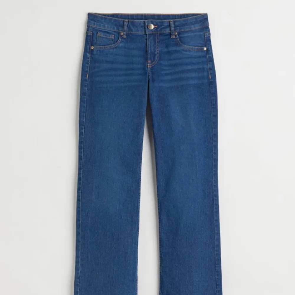 Mörkblåa low Waits jeans i stretchigt material, så sköna och snygga. Jeans & Byxor.