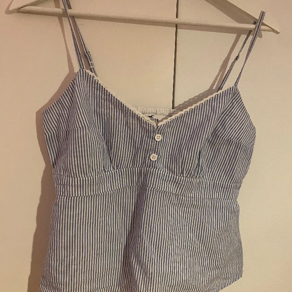 Randig babydoll topp från hollister Andvänd 2 gånger . Blusar.